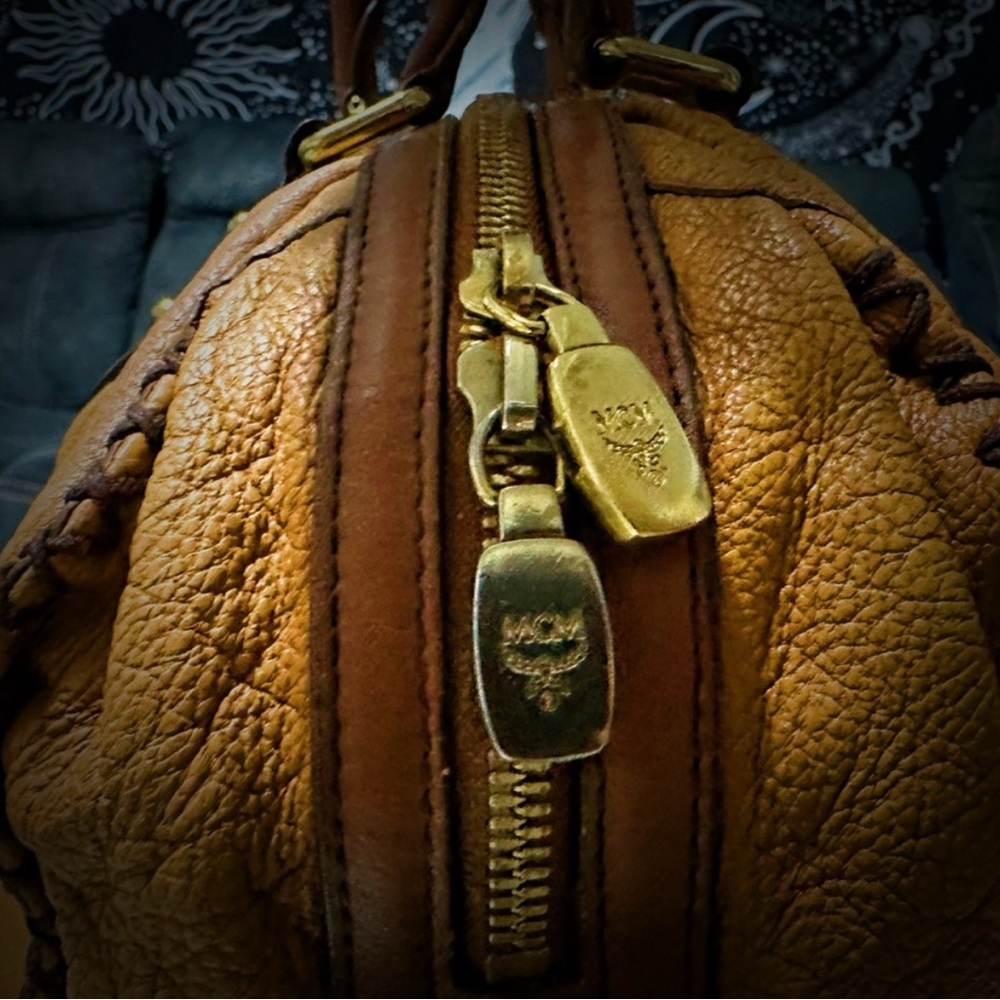 Authentic Vintage MCM shoulder bag soft Tan Leather Satchel with Gold Accents - Picture 11 of 17